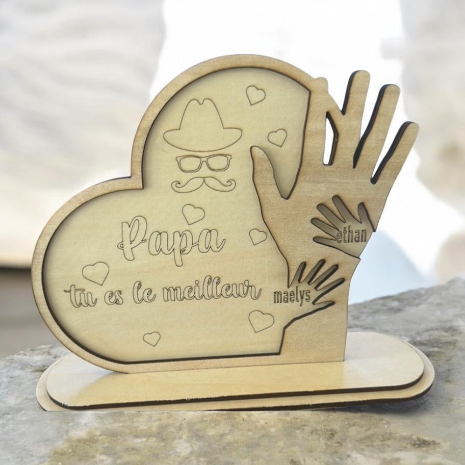 Cadeau Fête des Pères personnalisé en bois – Main avec prénoms enfants et cœur Ô cadeau unique