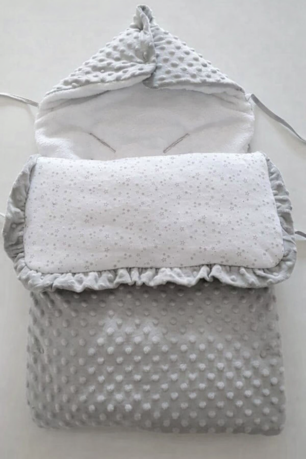 Nid d’Ange / Couverture Enveloppante Personnalisée – Prénom Floqué & Passes Ceinture Ô cadeau unique