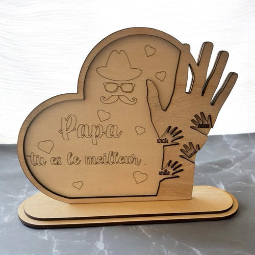 Cadeau Fête des Pères personnalisé en bois – Main avec prénoms enfants et cœur Ô cadeau unique