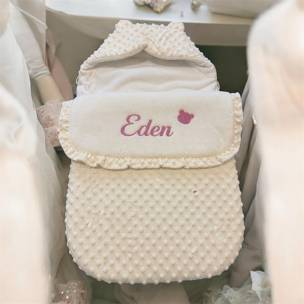 Nid d’Ange / Couverture Enveloppante Personnalisée – Prénom Floqué & Passes Ceinture Ô cadeau unique