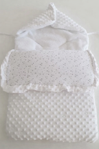 Nid d’Ange / Couverture Enveloppante Personnalisée – Prénom Floqué & Passes Ceinture Ô cadeau unique